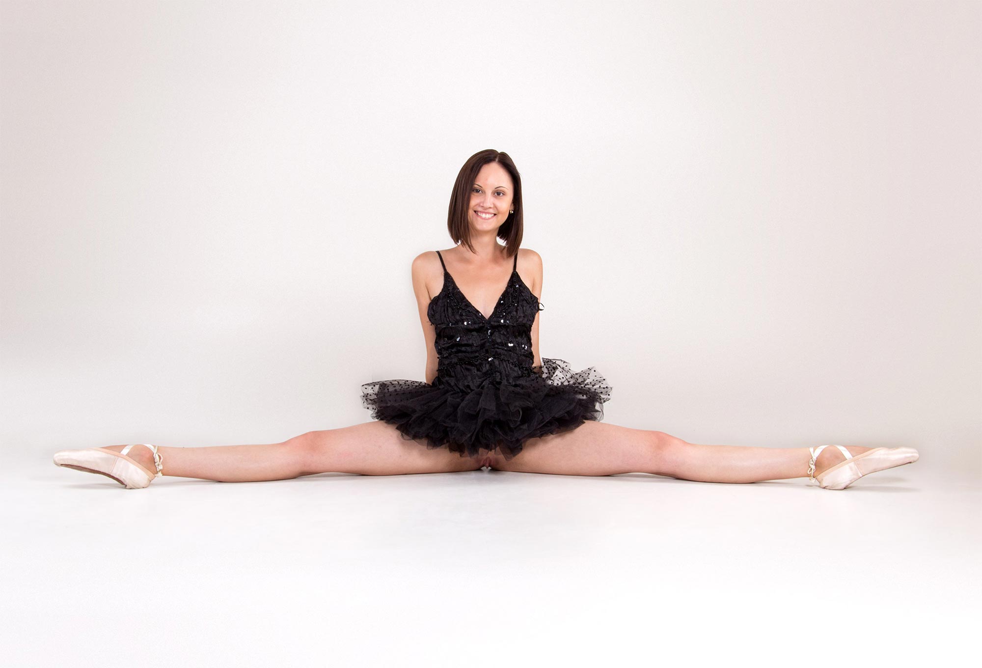 Nude ballet: naked ballet photos and videos with flexible ballerinas